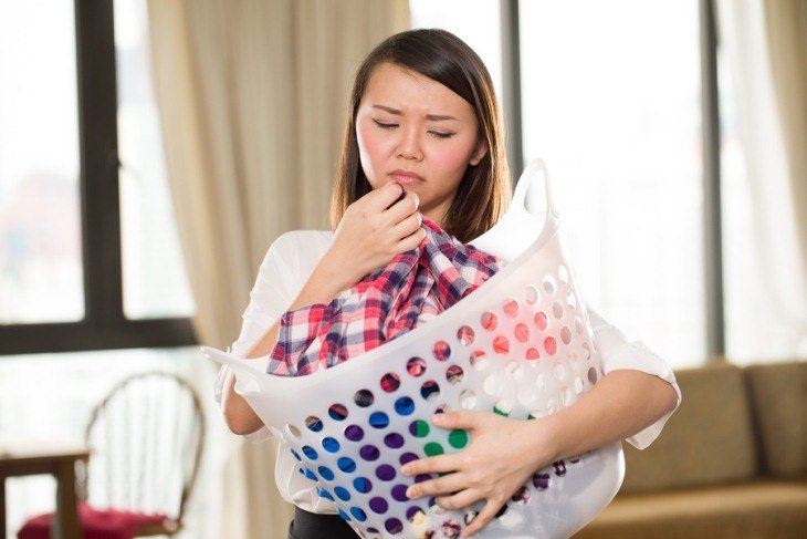 Tại sao máy giặt có mùi và cách khắc phục