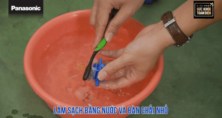 Hướng dẫn vệ sinh ngăn chứa chất tẩy và nước xả trên máy giặt