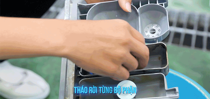Hướng dẫn vệ sinh ngăn chứa chất tẩy và nước xả trên máy giặt