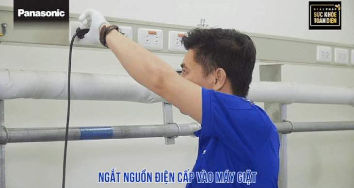 Hướng dẫn vệ sinh ngăn chứa chất tẩy và nước xả trên máy giặt