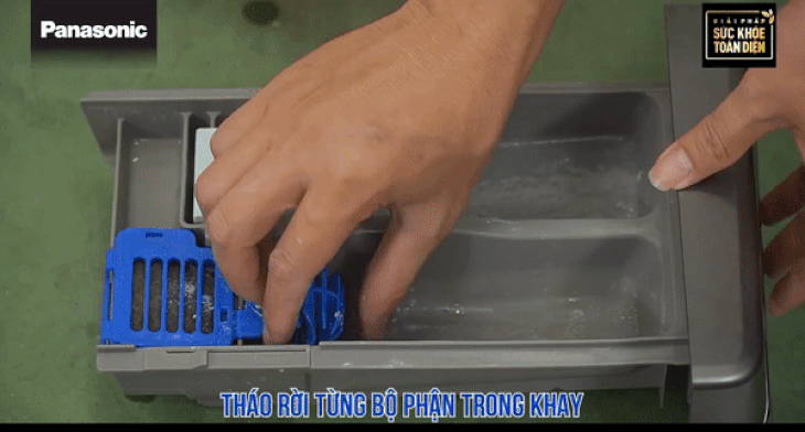 Hướng dẫn vệ sinh ngăn chứa chất tẩy và nước xả trên máy giặt