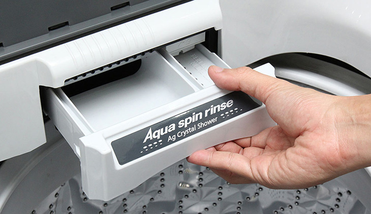 Hướng dẫn vệ sinh ngăn chứa chất tẩy và nước xả trên máy giặt