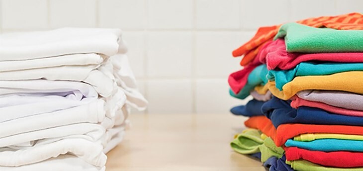 Phân loại quần áo đúng cách – Bước đầu giúp ngăn ngừa phai màu hiệu quả