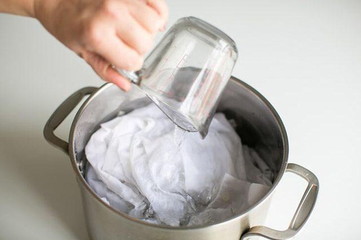Bảo vệ màu vải bằng mẹo ngâm phèn chua