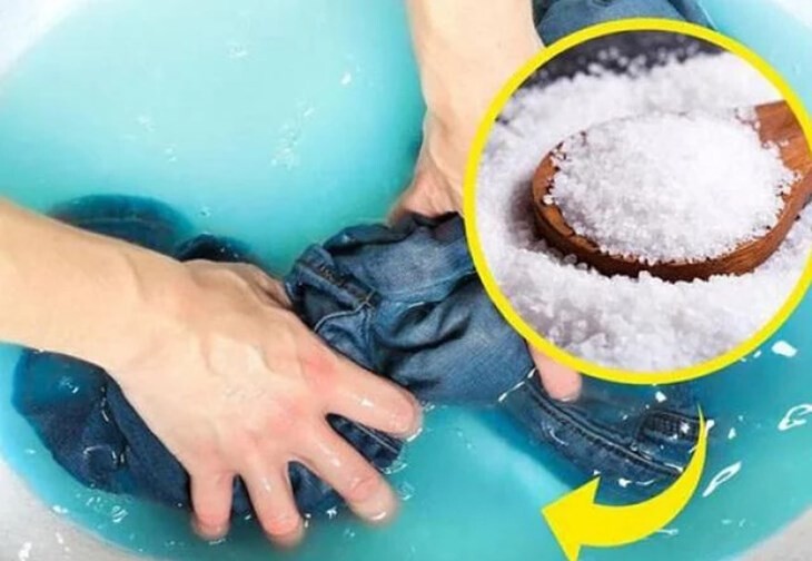 Mẹo giữ màu quần áo bằng nước muối đơn giản tại nhà