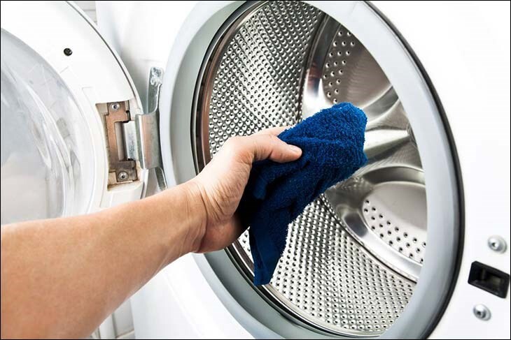 Bước 6: Xả nước và vệ sinh lồng giặt