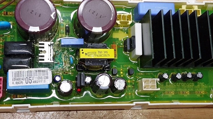 Máy Giặt LG Báo Lỗi DE1 Do Bo Mạch Gặp Sự Cố