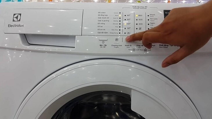 Bước 2: Khởi động lại máy giặt