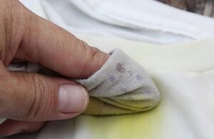 Cách tẩy thuốc nhuộm tóc trên quần áo nhanh chóng và hiệu quả