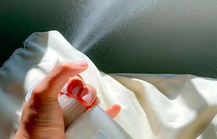 Tẩy thuốc nhuộm tóc trên quần áo bằng thuốc xịt tóc