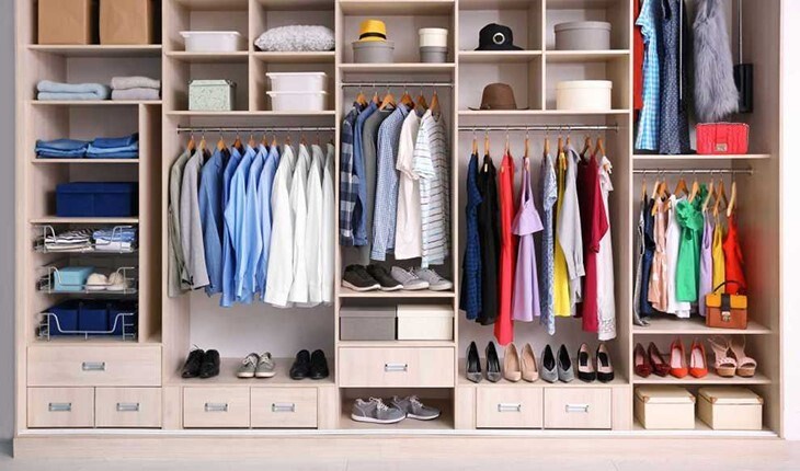 Bảo quản quần áo khô đúng cách trong tủ