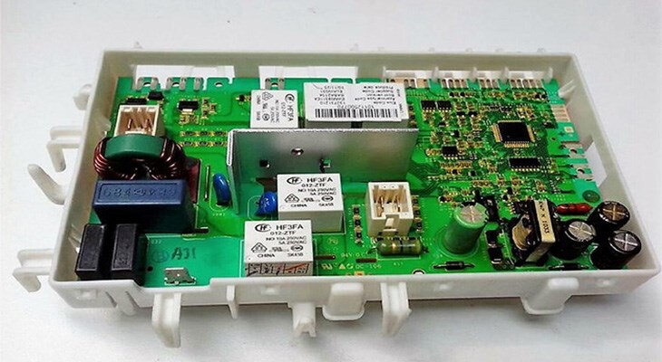 Kiểm tra mạch điều khiển khi máy giặt Electrolux báo lỗi E41