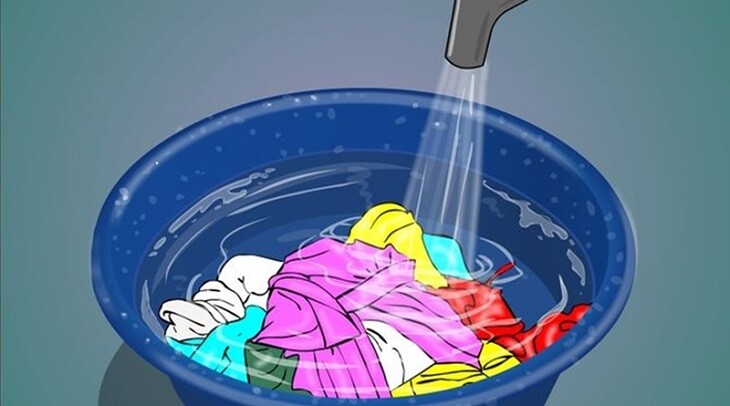 Trước khi giặt – Bước quan trọng trong bí quyết giúp quần áo nhanh khô và không hôi trong mùa mưa
