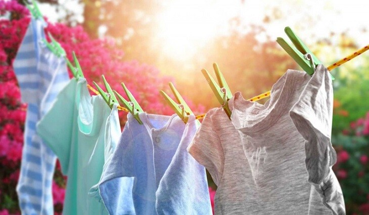 Thời điểm giặt phù hợp trong bí quyết giúp quần áo nhanh khô và không hôi trong mùa mưa