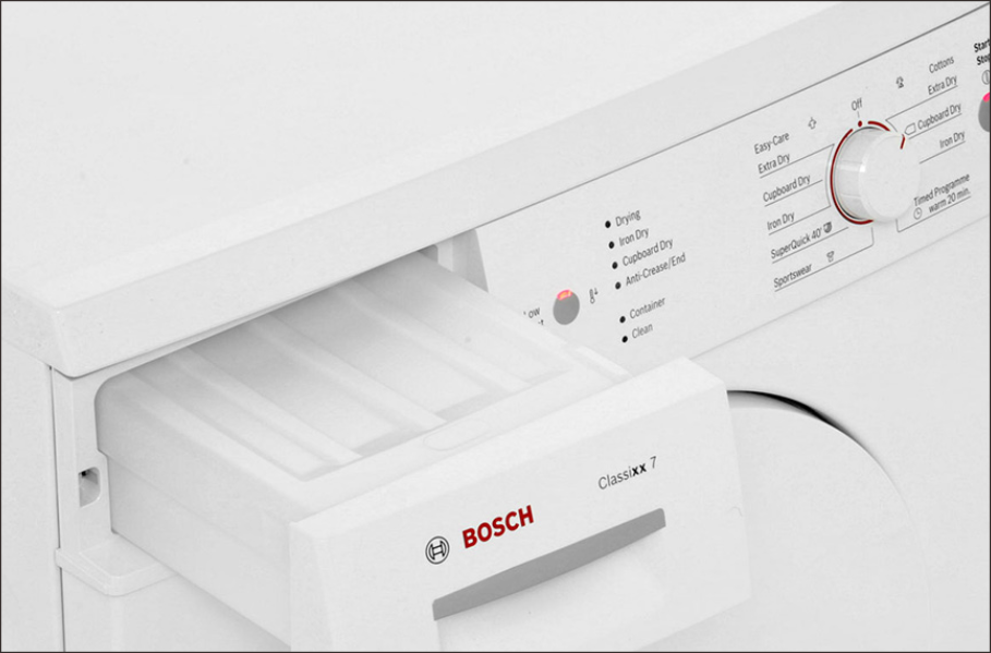 Bước 3: Vệ sinh ngăn chứa nước máy sấy quần áo đúng cách
