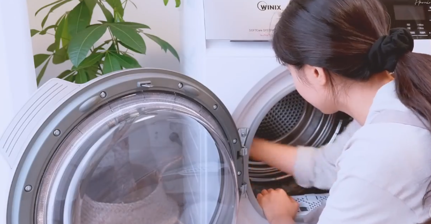 Bước 5: Vệ sinh lồng sấy máy sấy quần áo đúng cách